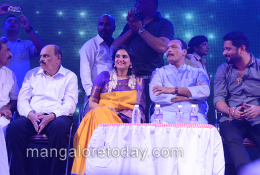 Actress Ramya faces heat of activists in Mangaluru 1